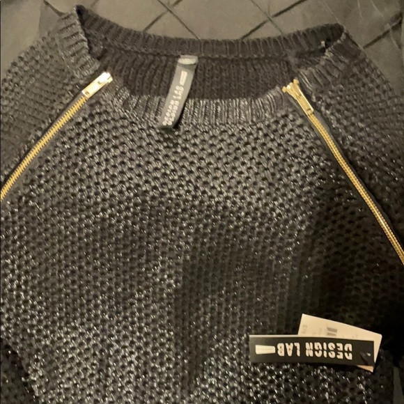 BNWT Design Lab Holey Sweater - Picture 2 of 7